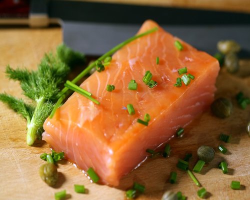 Healthy gourmet dish featuring salmon and seeds rich in omega-3