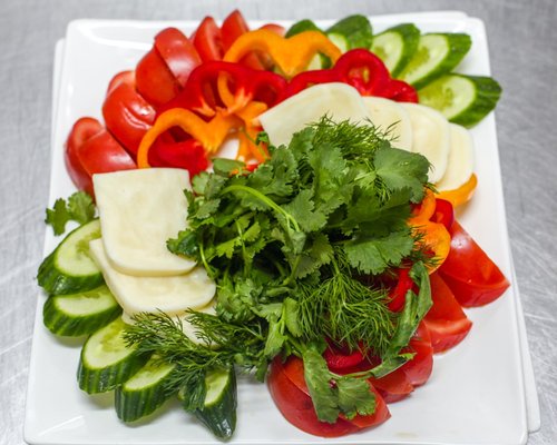Healthy plate with balanced nutrients and green vegetables